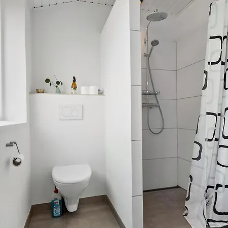 2 Bedroom Stunning In *