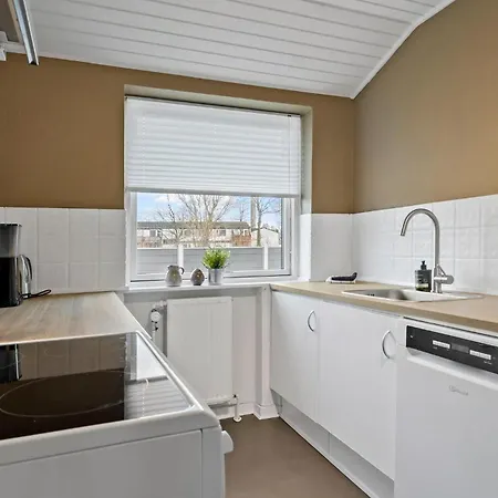 2 Bedroom Stunning In *